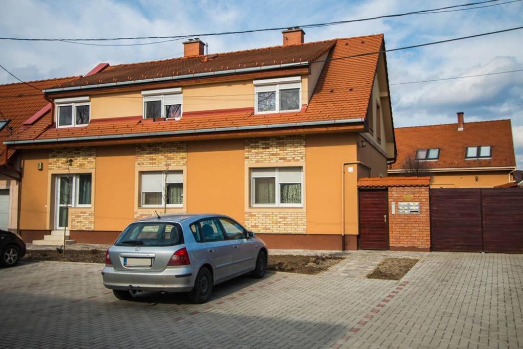 Teubel Apartman 2 Székesfehérvár Eksteriør billede